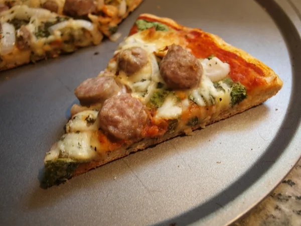 Pizza frisch gebacken Scheibe 4 — Stockfoto