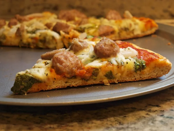 Pizza frisch gebacken Scheibe 3 — Stockfoto
