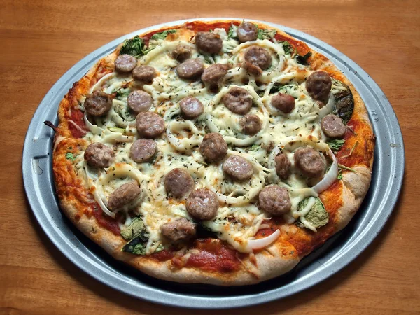 披萨新鲜烤顶视图 — 图库照片