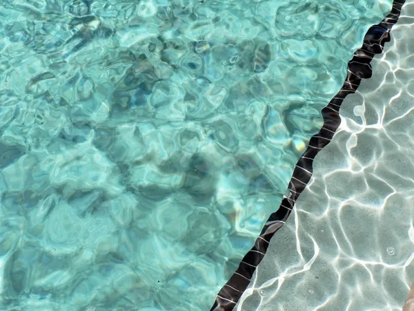 Piscina - acqua in una piscina esterna 3 — Foto Stock