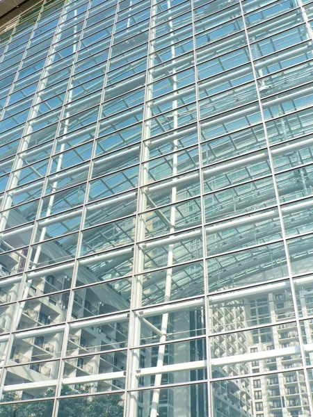 Стеклянный внешний вид современного здания — стоковое фото