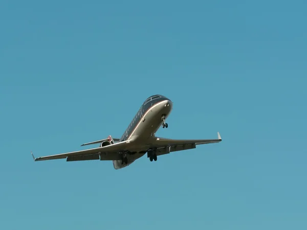 Коммерческий самолет в полете 4 — стоковое фото