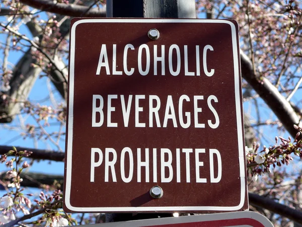 Foto av en skylt som förbjuder alkoholkonsumtion — Stockfoto