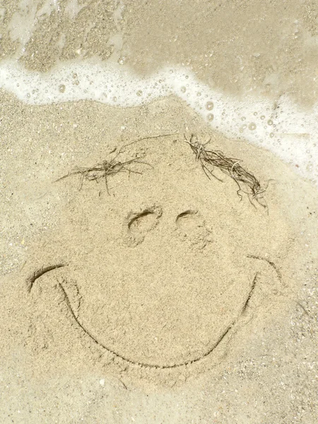 Plaża - twarz smily w piasek 2 — Zdjęcie stockowe