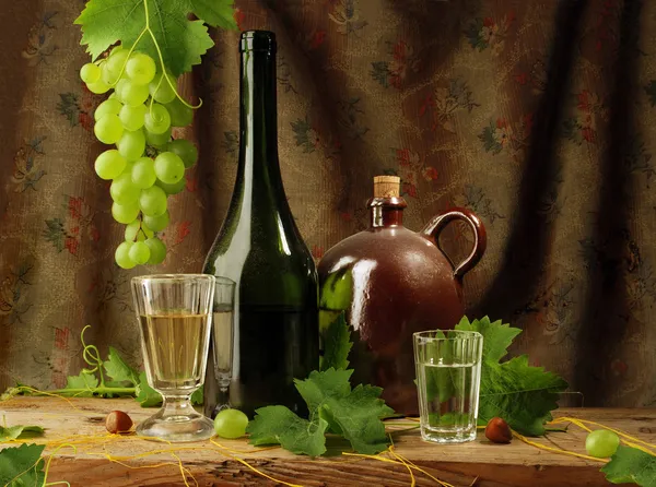 白葡萄酒的复古静物 — 图库照片