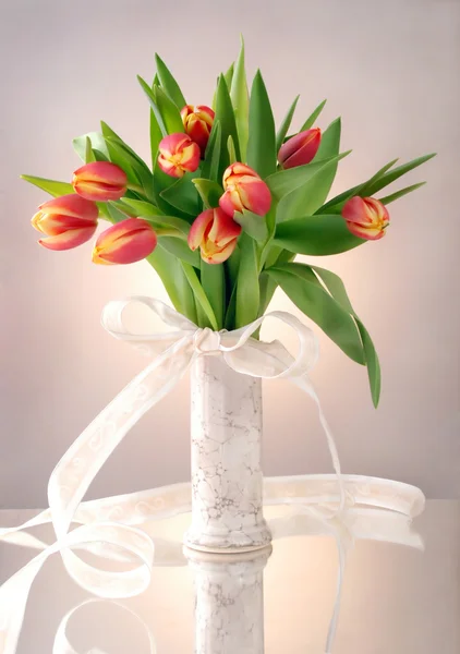 ロマンチックなチューリップの花束 — ストック写真