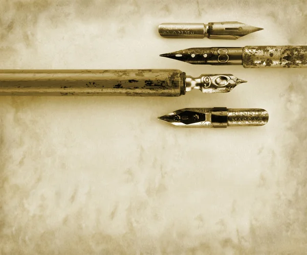 Vintage pens background — Stock Photo, Image
