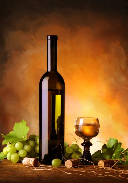 Винтажный натюрморт с вином — стоковое фото