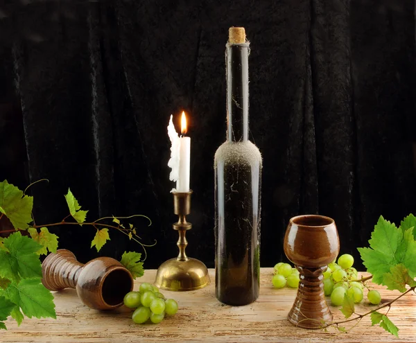 葡萄酒酒和蜡烛 — 图库照片