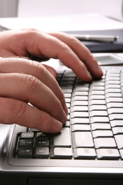 Typing on the computer keyboard — Stock Photo, Image