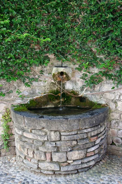 Fontanna wody pitnej — Zdjęcie stockowe