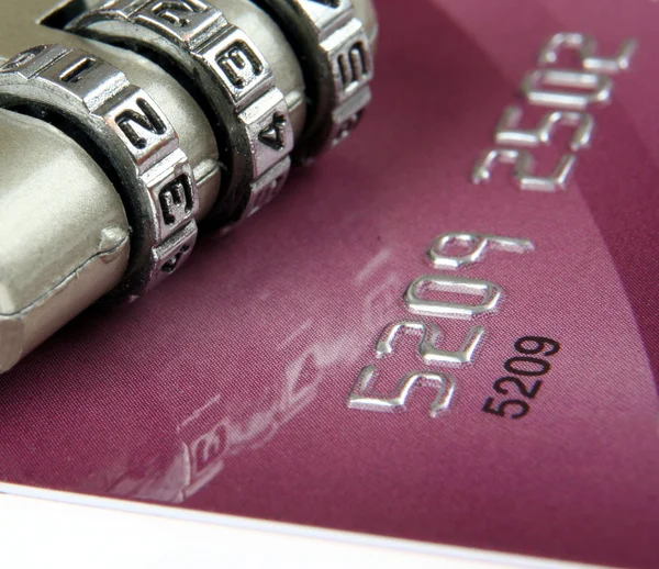 Cadeado e cartão de crédito — Fotografia de Stock