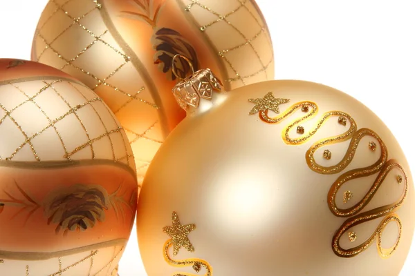 Üç Altın christmas baubles — Stok fotoğraf