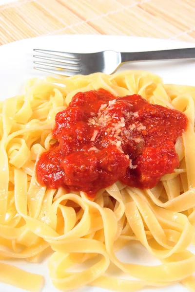 Pasta (spaghetti) med tomat — Stockfoto