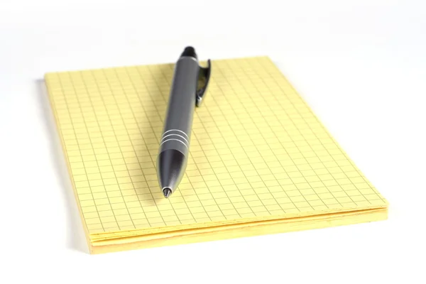 Κίτρινο σημειωματάριο και στυλό — Φωτογραφία Αρχείου
