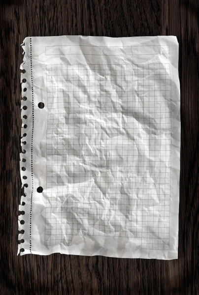 Лист скомканной бумаги — стоковое фото