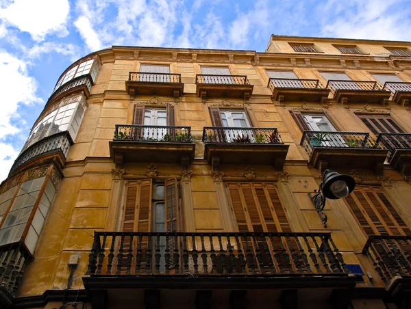 Oude appartement gebouwen in malaga Spanje — Stockfoto