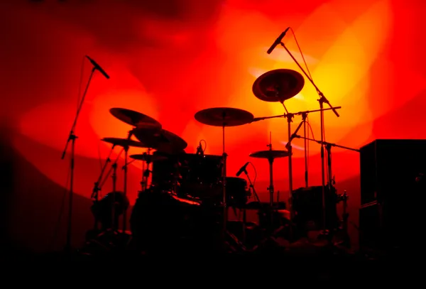 Conjunto de tambores no palco — Fotografia de Stock