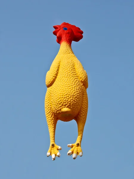 Игрушечная резиновая курица — стоковое фото