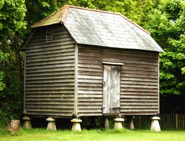 Raised barn clipart