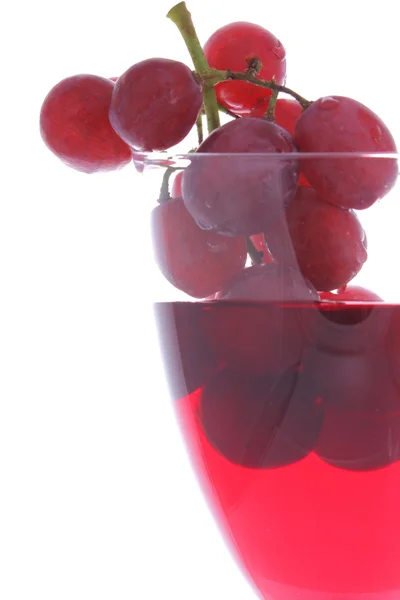 红葡萄在葡萄酒特写 — 图库照片
