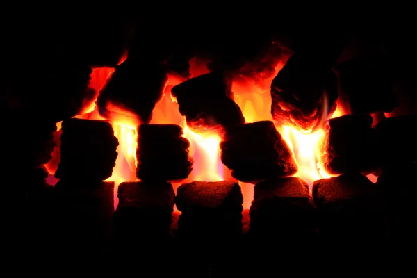 Zapalił ogień węgla — Zdjęcie stockowe