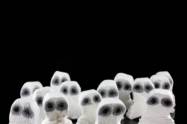 Cabezas fantasmas en una multitud de miedo —  Fotos de Stock
