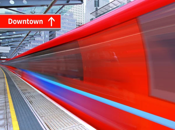 Kırmızı yüksek hızlı tren — Stok fotoğraf