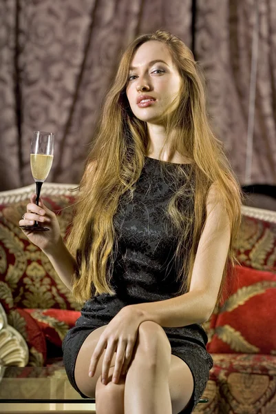 玻璃的香槟的女人 — 图库照片