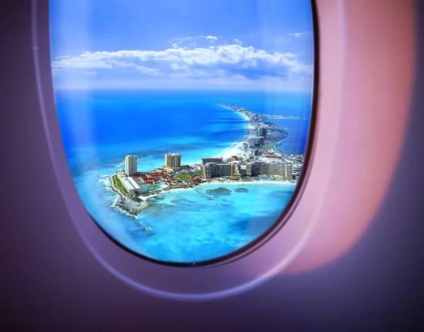 Prachtig uitzicht op zee vanuit het venster — Stockfoto