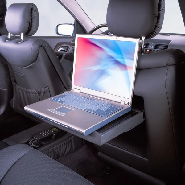 Carro e laptop — Fotografia de Stock