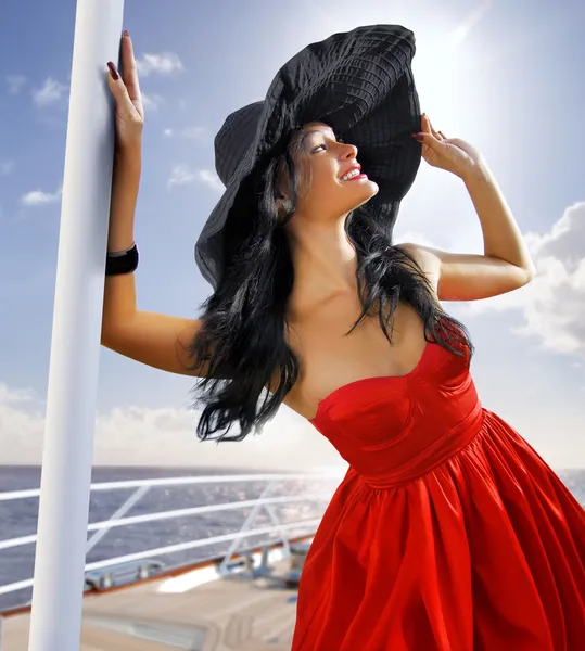 빨간색으로 아름 다운 여자 — 스톡 사진