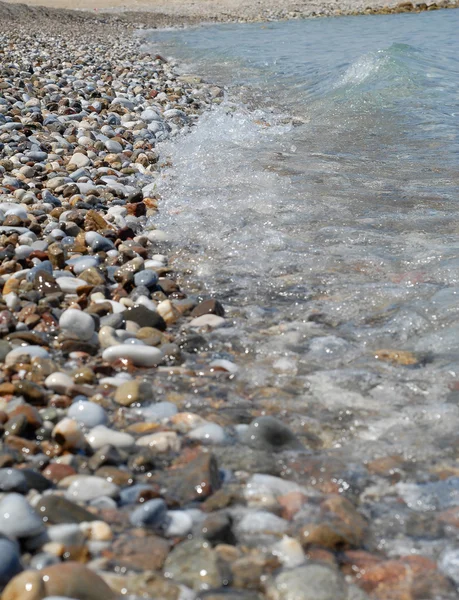 Orilla de guijarros del mar rojo — Foto de Stock