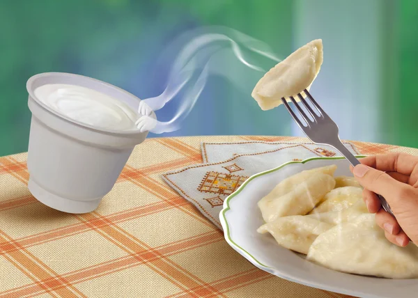 Vareniks and sour cream — Stock Photo, Image