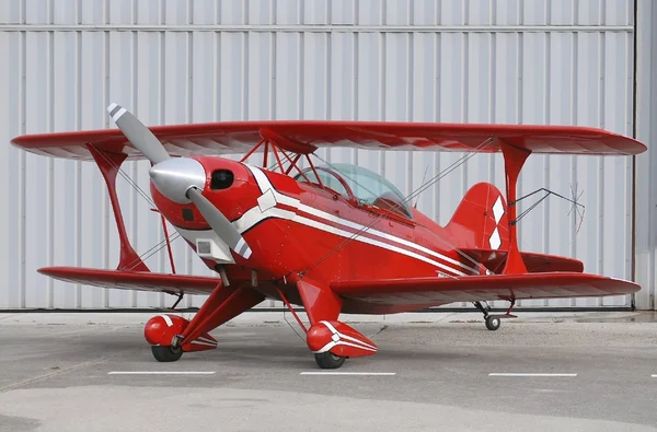 Rode tail dragger vliegtuig — Stockfoto
