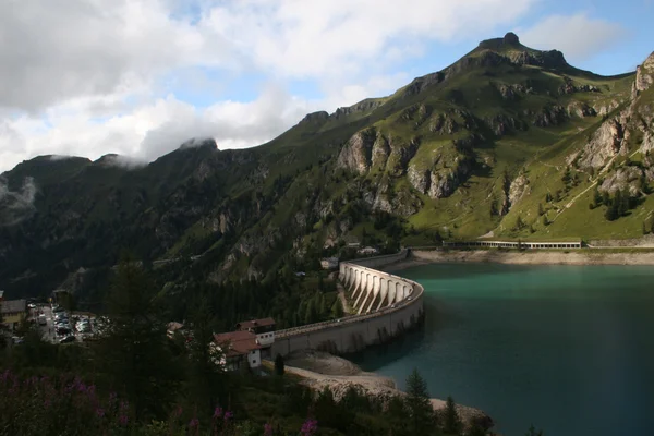 Dam in the mountains — Stock Photo, Image