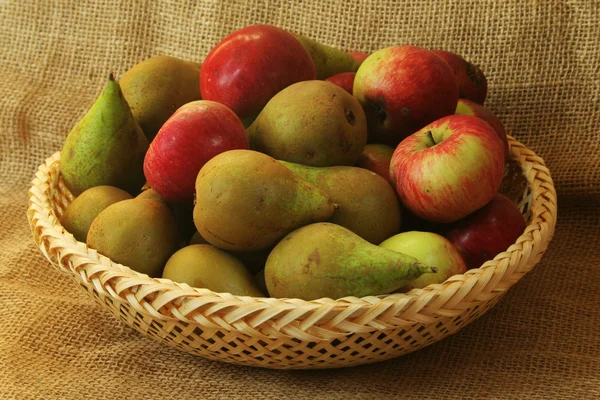 stock image Apples and pears on a bowl