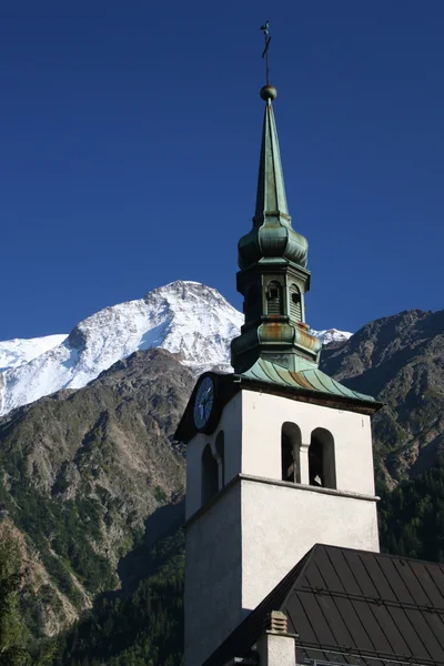Kirche in den Bergen — Stockfoto