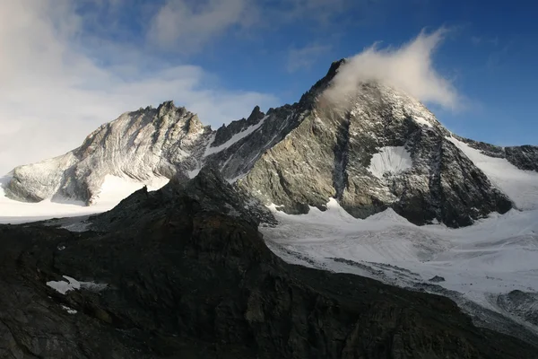 Alpejski szczyt — Zdjęcie stockowe