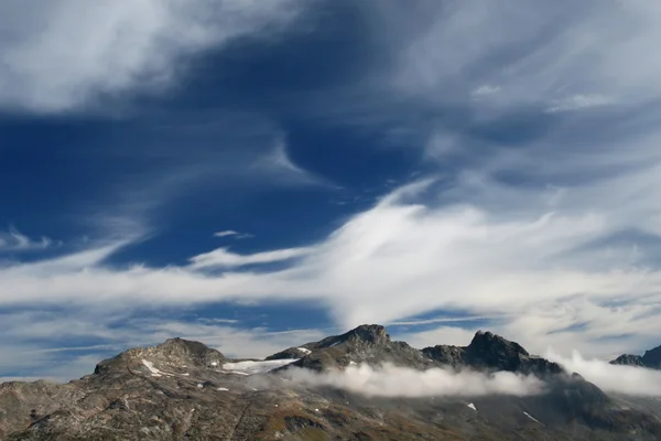 산에 신기한 구름 — 스톡 사진