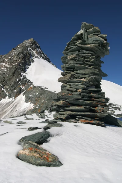 Alplerde taş adam — Stok fotoğraf