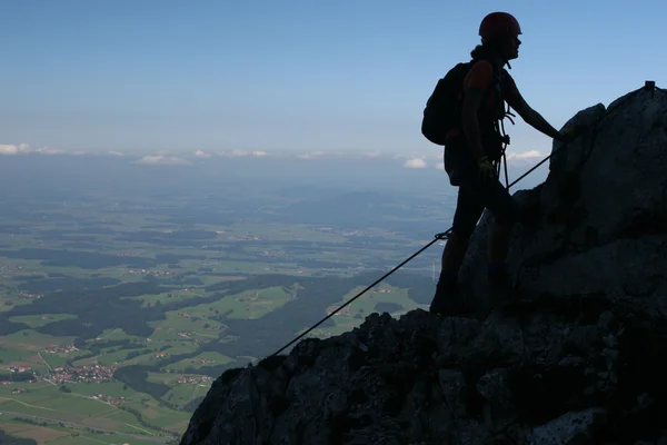 極端なスポーツ - 登山者のシルエット — ストック写真