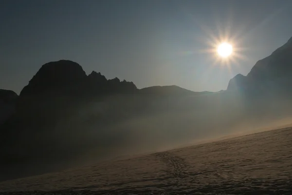 Matahari terbit di pegunungan — Stok Foto