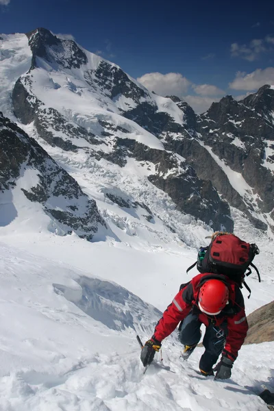 Альпінізм у високих горах — стокове фото