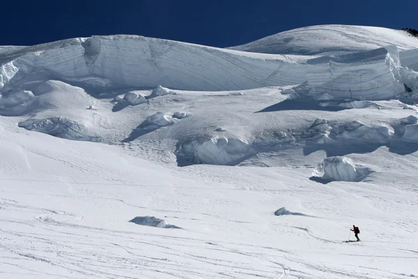 Ski de randonnée sur un glacier — Photo