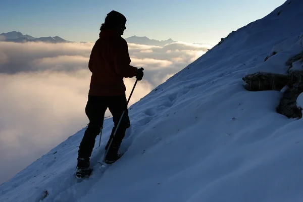 Winter mountain trekking - silhouette of — Stock Photo, Image