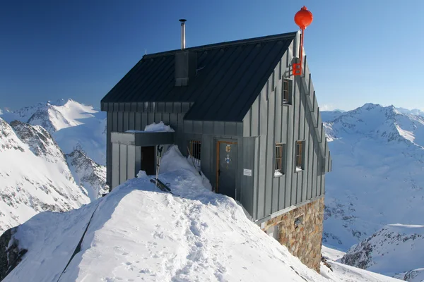 Horská chata v zimě — Stock fotografie
