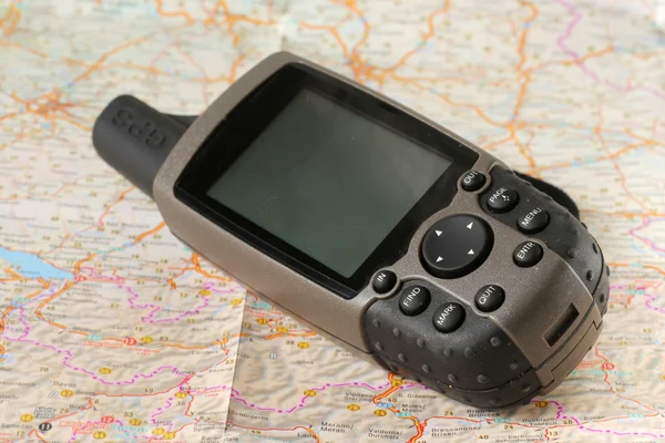 GPS приемник на карте — стоковое фото