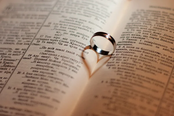 Ring with book — Stock Photo, Image