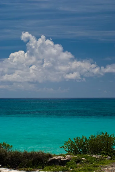 Wolken boven cancun strand — Stockfoto